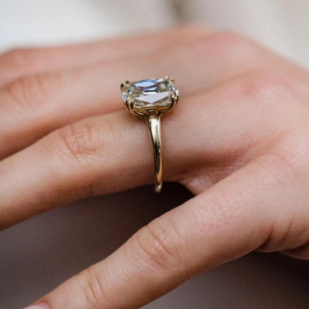 /public/photos/live/Old Mine Cushion Moissanite Graduated Diamond Ring 586 (2).webp